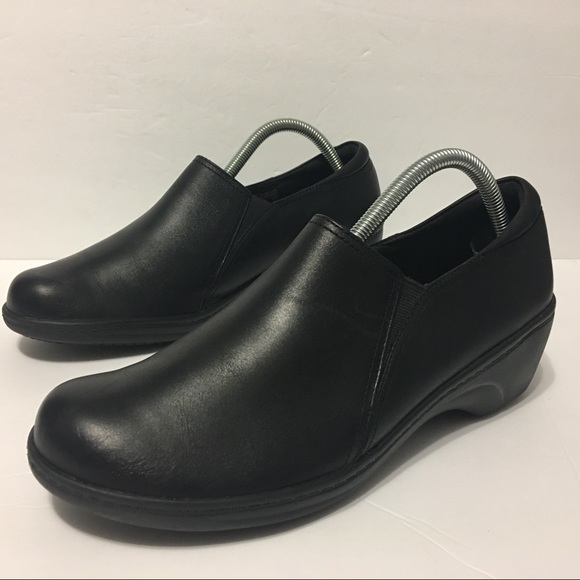 clarks slip resistant shoes